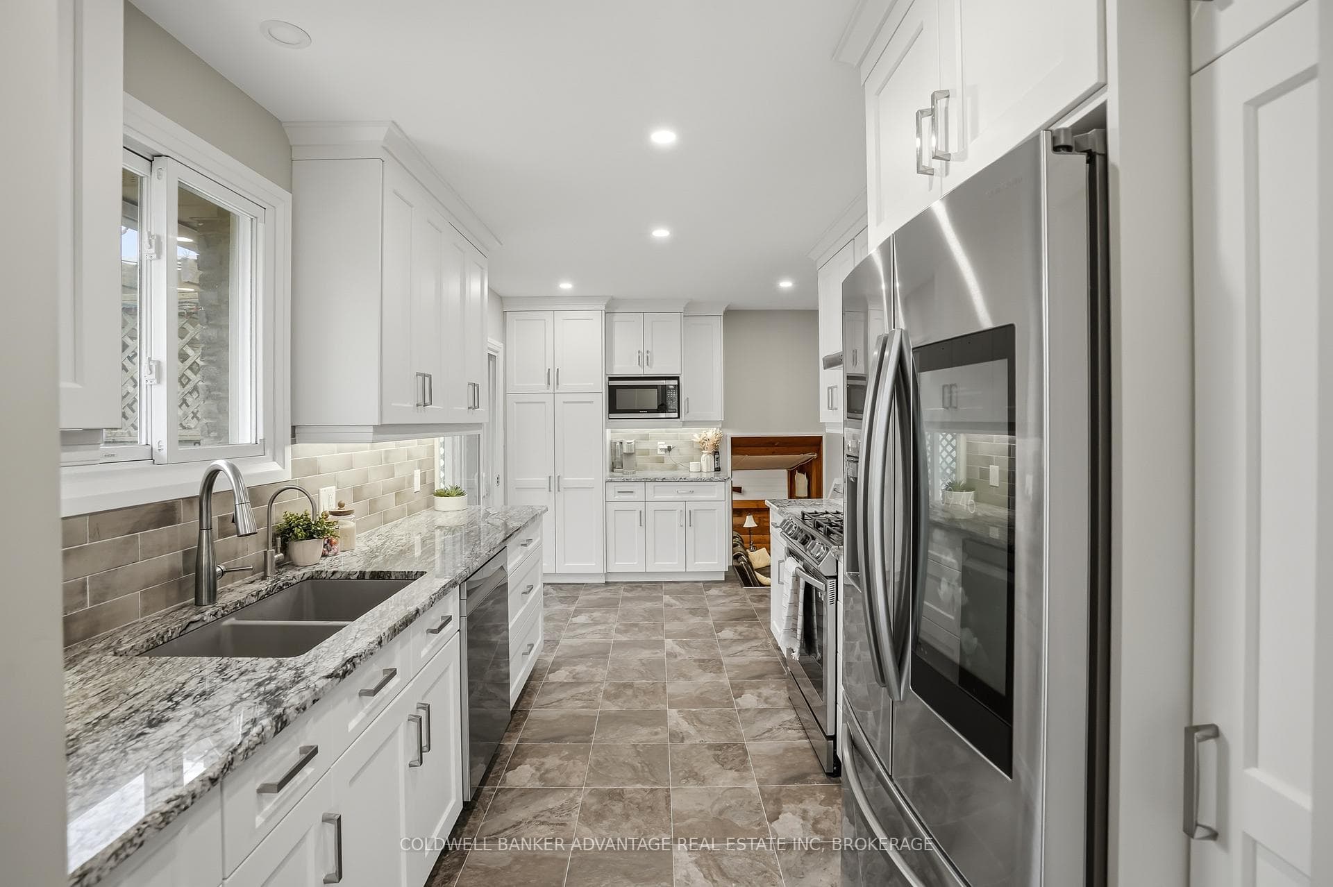 2859 Chippawa Road photo 9