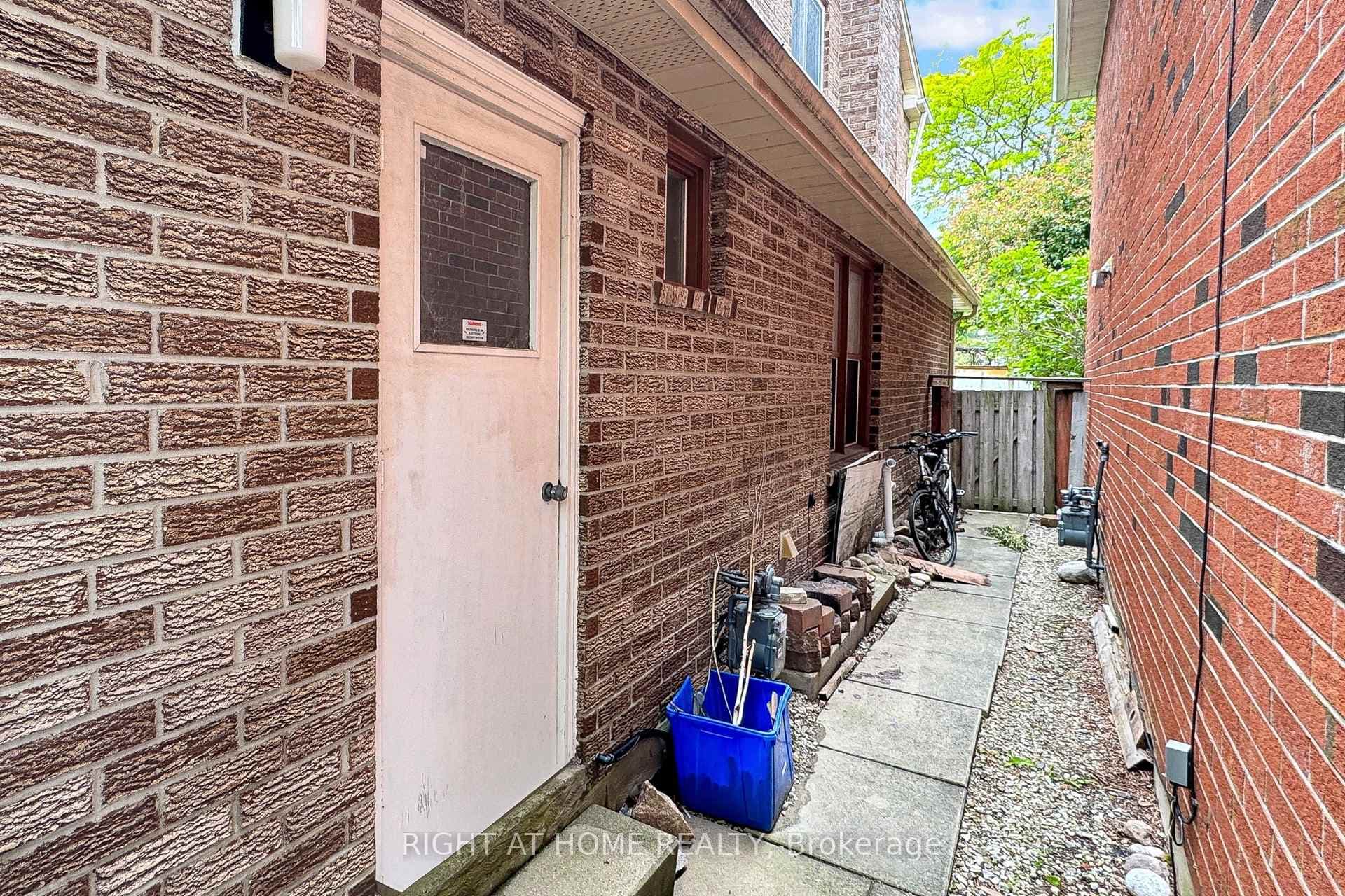 103 Heatherton Way photo 46