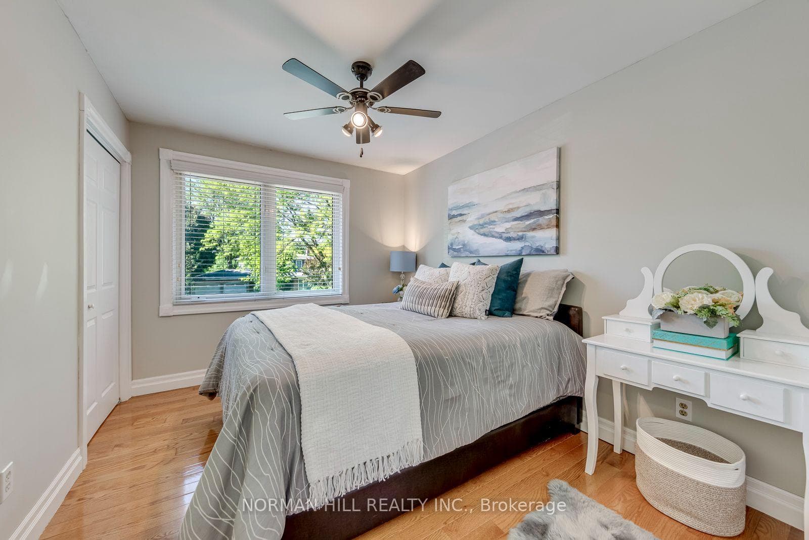 2491 Woburn Crescent photo 32