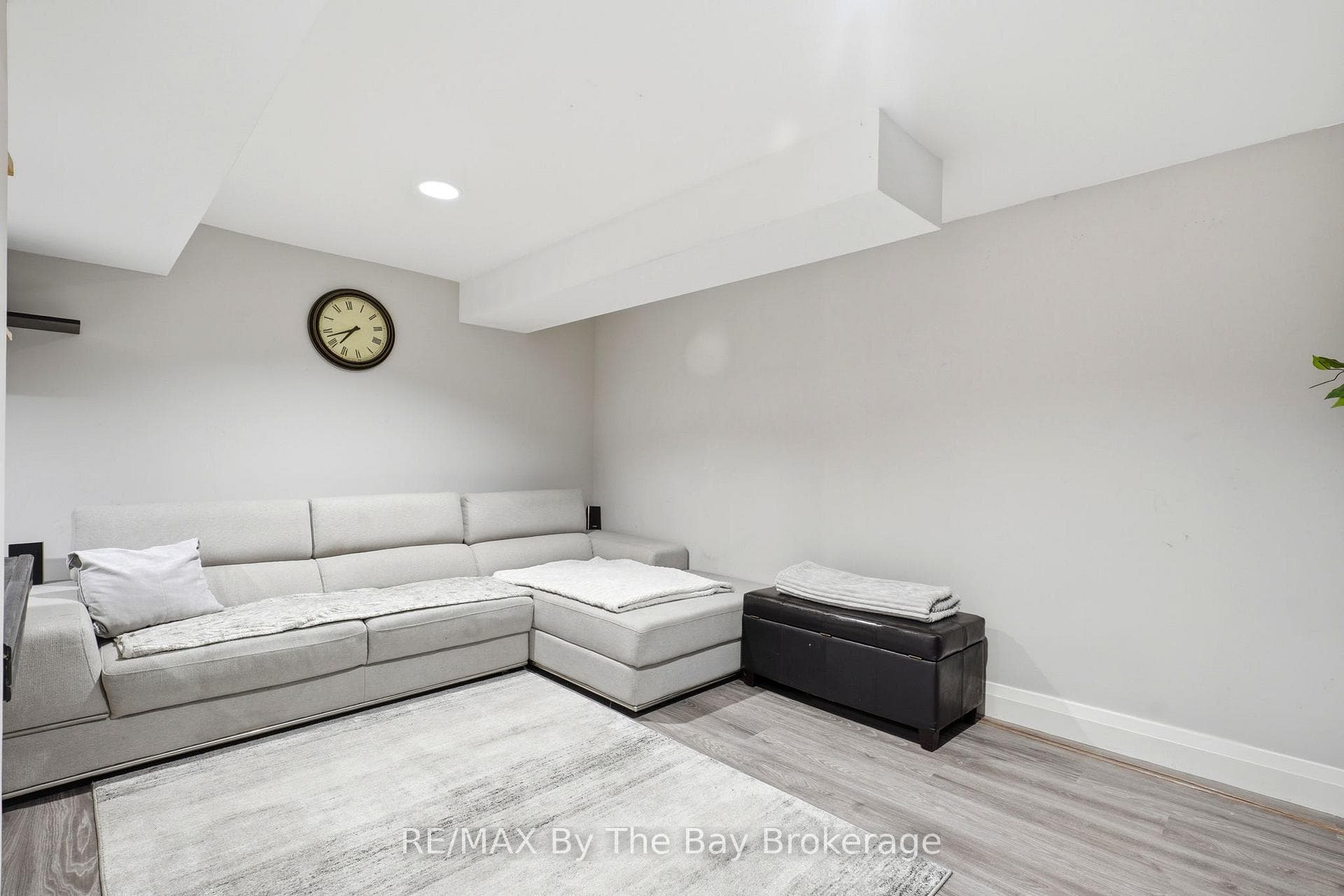 291 Woodlawn Crescent photo 35