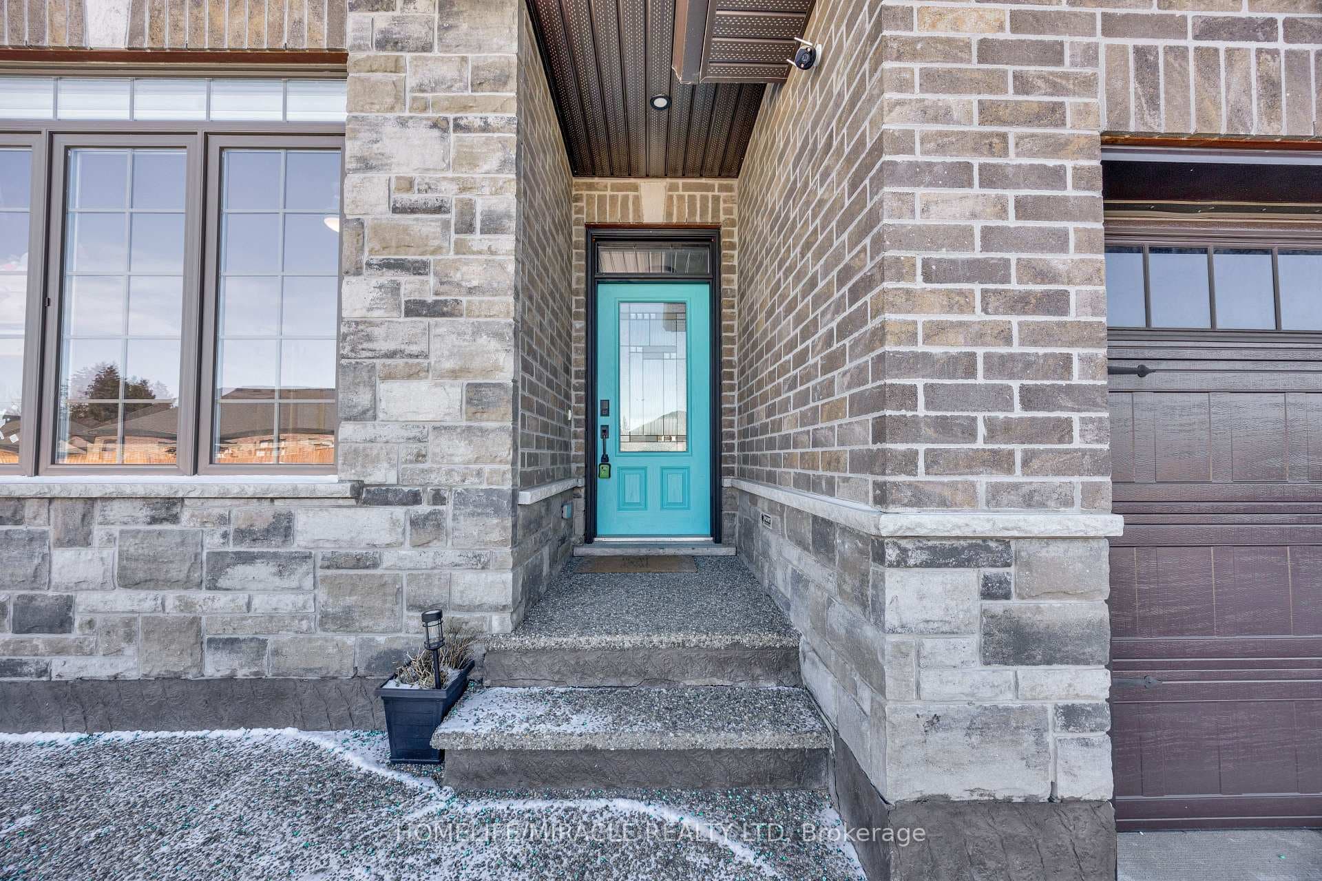 78 Matheson Crescent photo 2