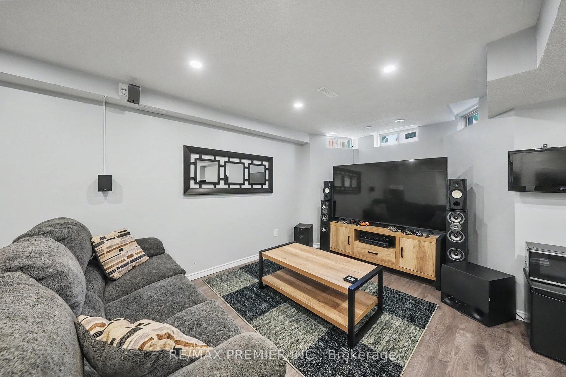 82 Chesterwood Crescent photo 42