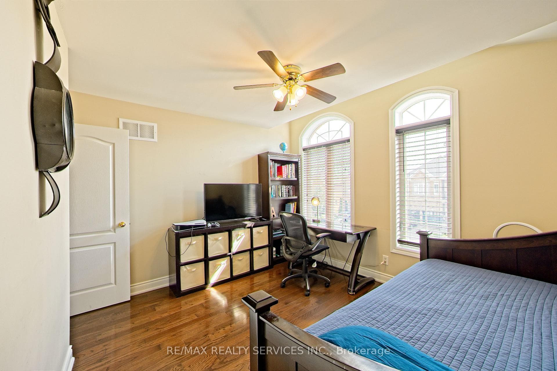 5487 Challenger Drive photo 23
