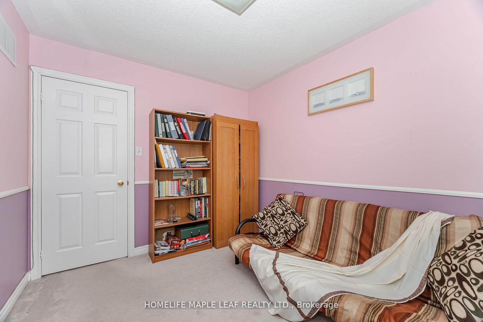 17 Eaglefield Gate photo 35