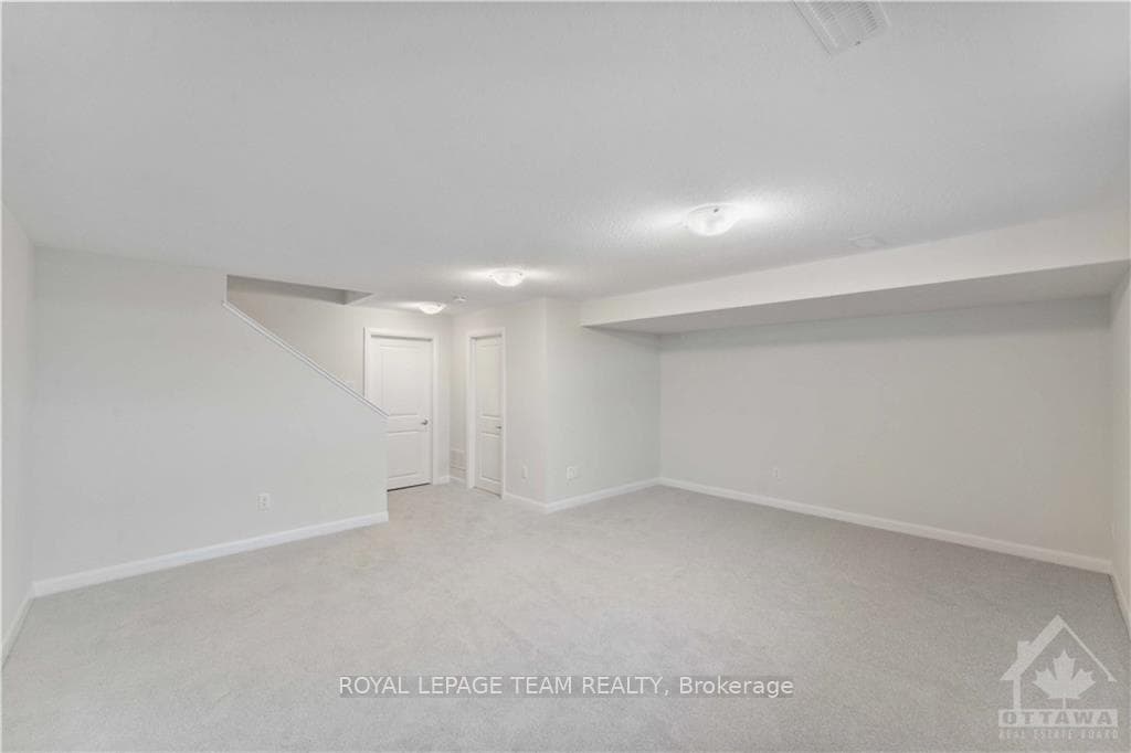 330 GISBORNE Place photo 22