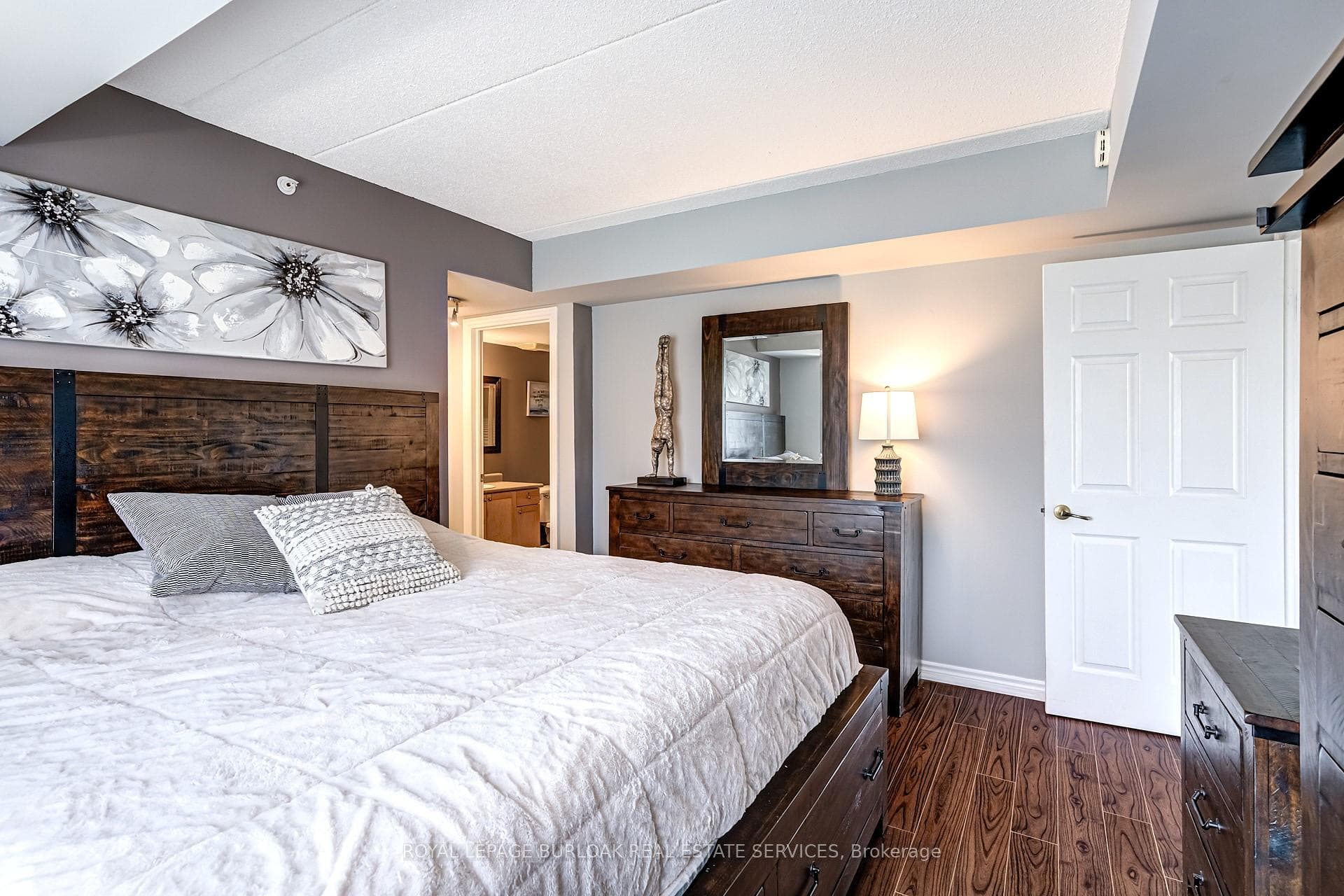 2085 Appleby Line Unit 313 photo 12
