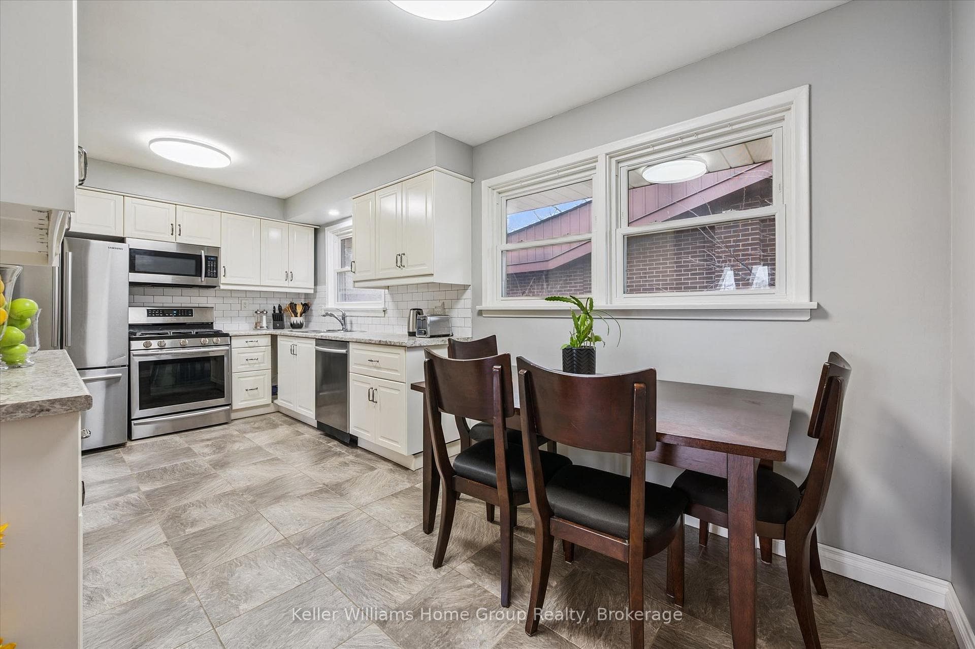 Kitchen & Dining