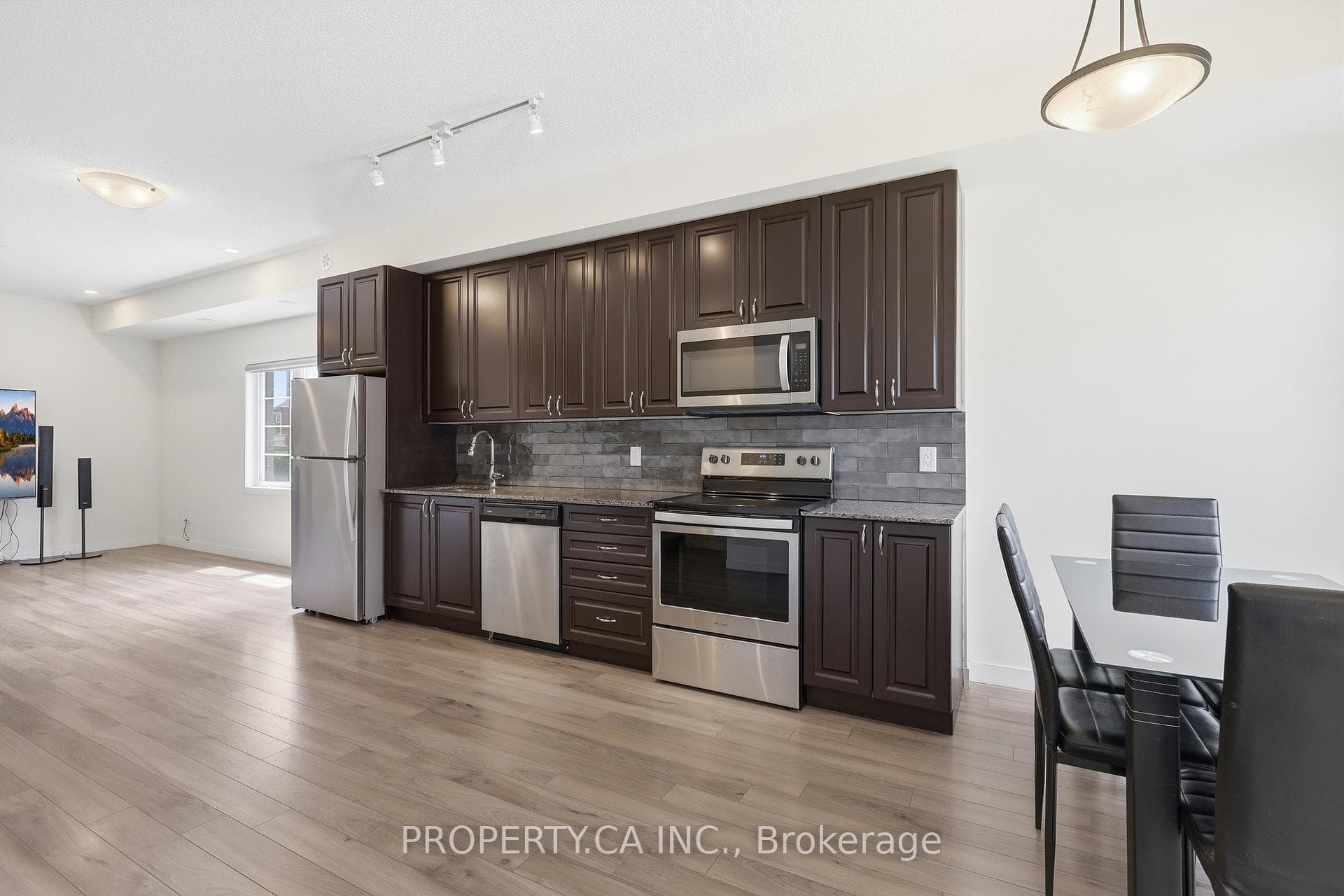 7 Forbes Avenue photo 9