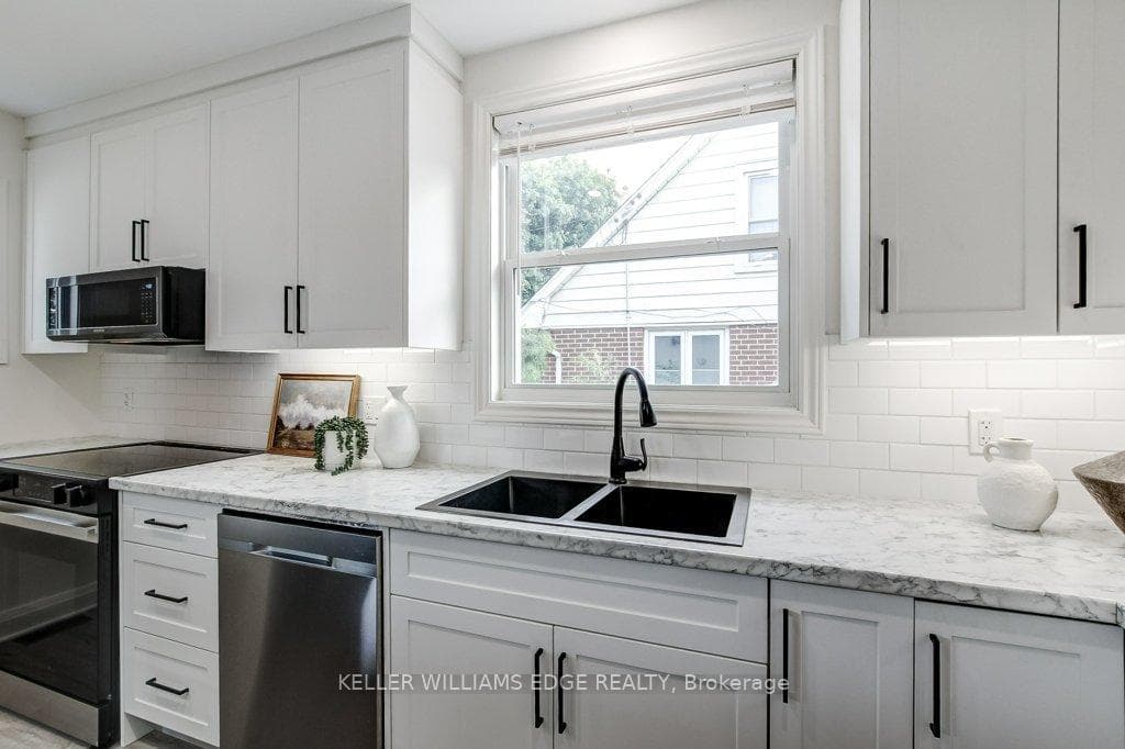 202 Erindale Avenue photo 8