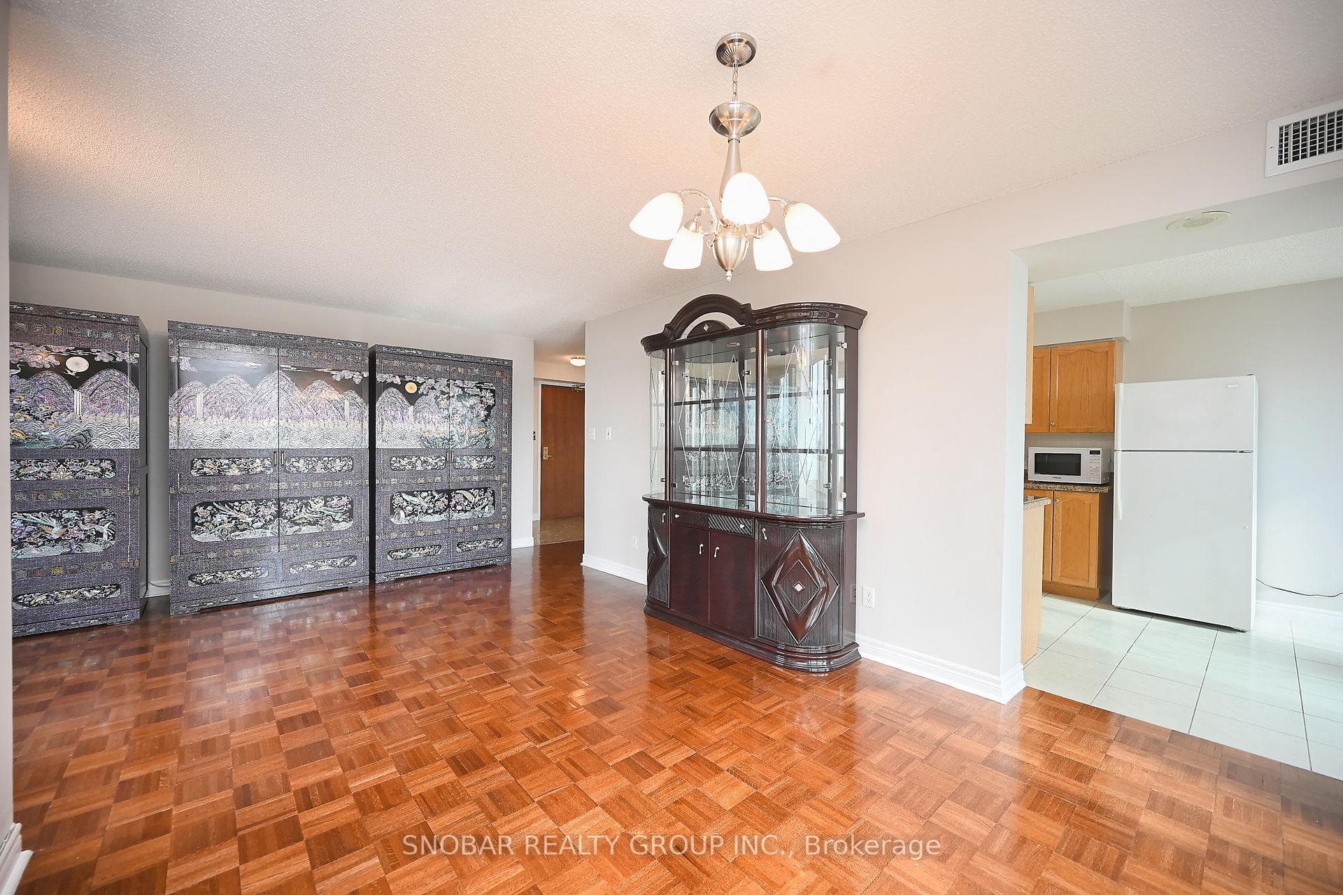 156 Enfield Place Unit 810 photo 8