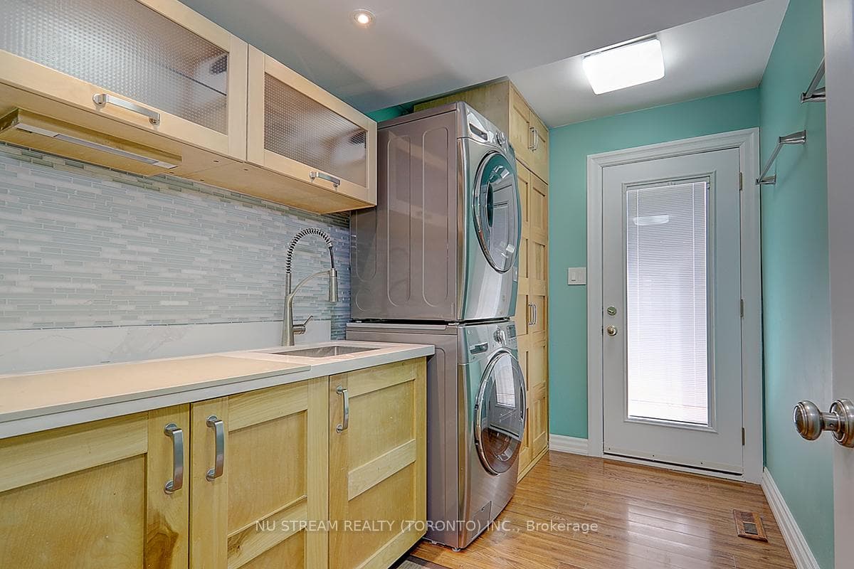 47 Hemingway Crescent photo 5