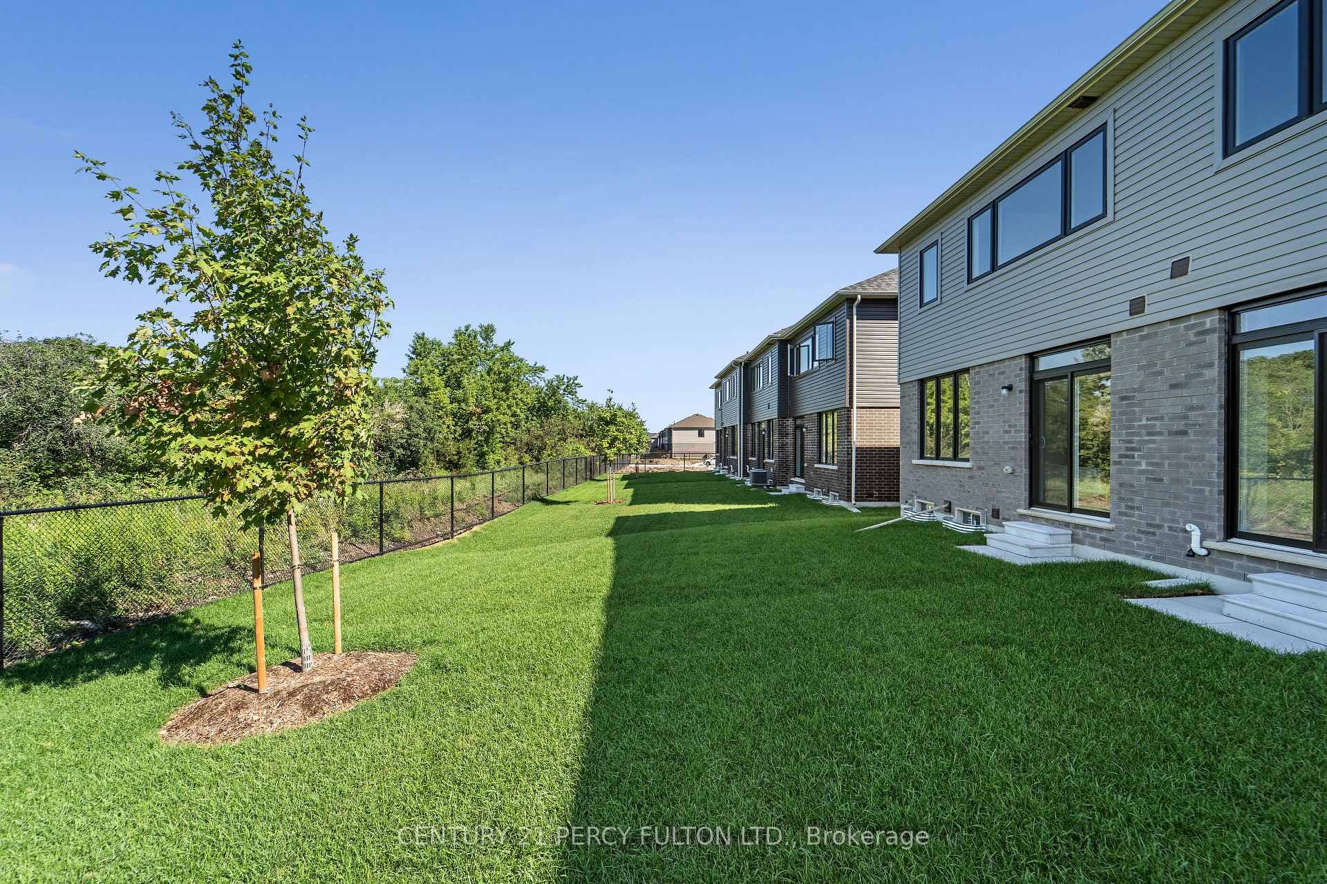 39 Watts Mews photo 26