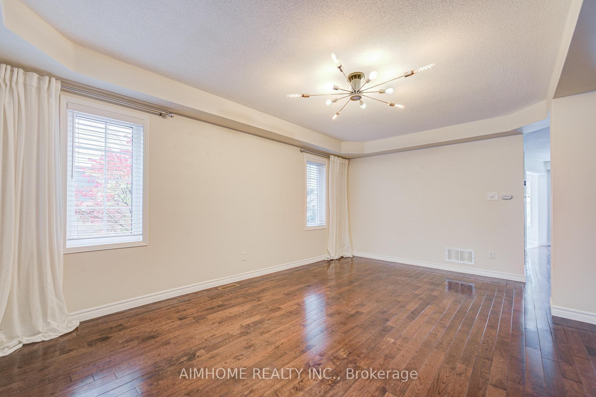 562 Mcbean Avenue photo 8