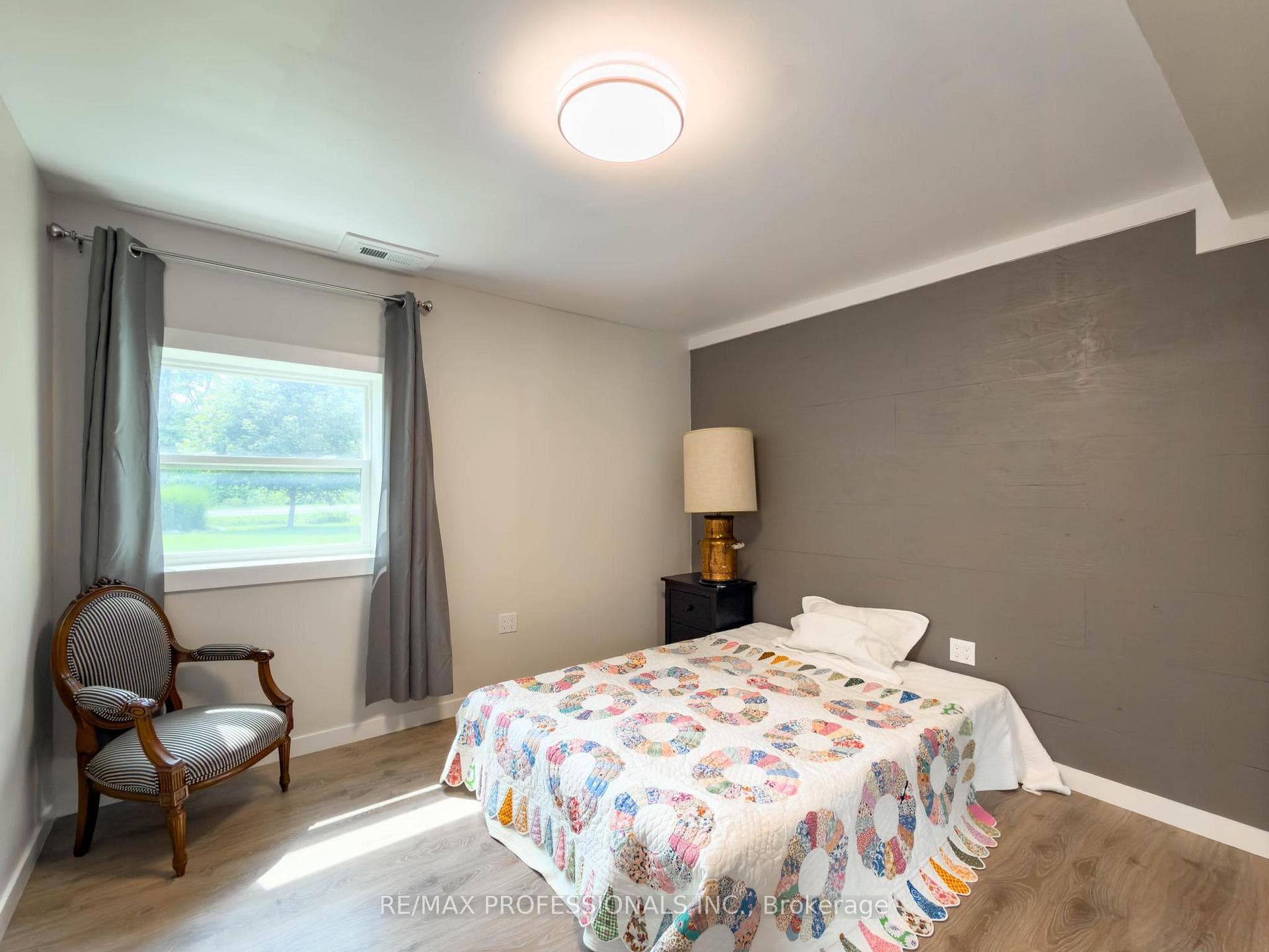 1744 Ridgemount Road photo 27