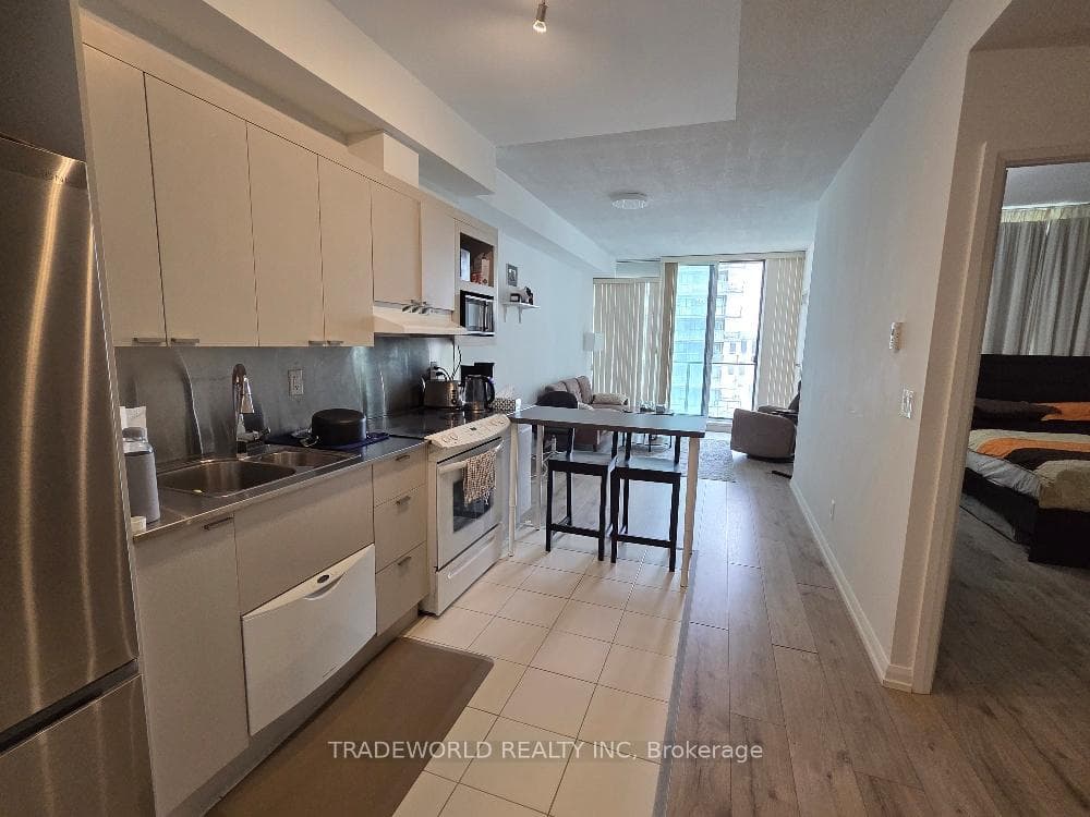 111 Elizabeth Street Unit 1552 photo 7