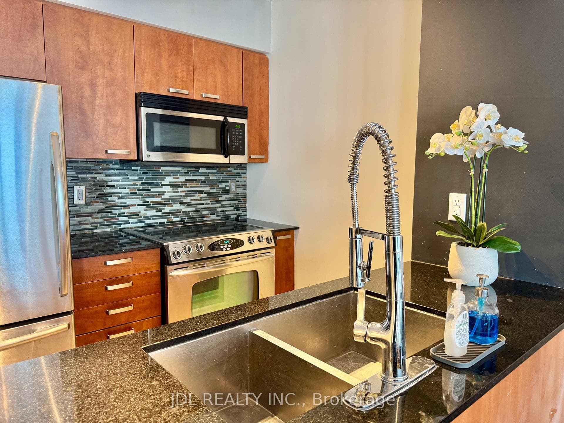 22 Wellesley Street Unit 1607 photo 12