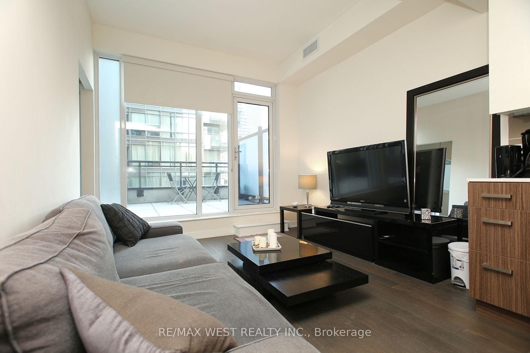 17 Dundonald Street Unit 309 photo 2