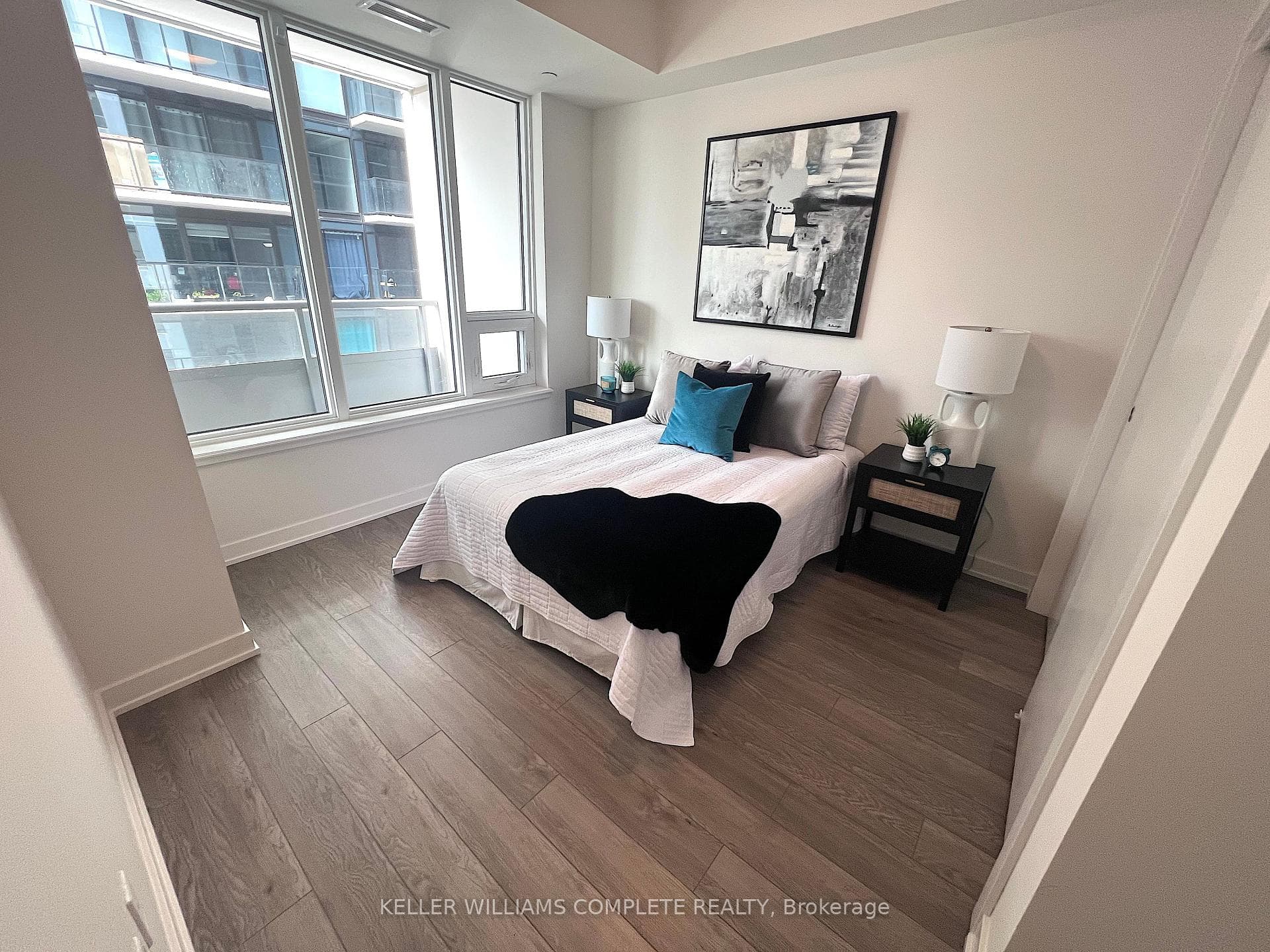212 King William Street Unit 807 photo 13