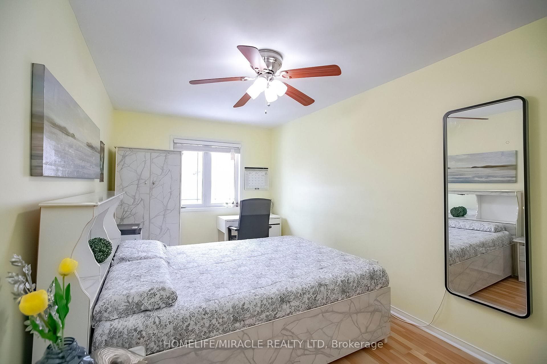 61 LAURAGLEN Crescent photo 35