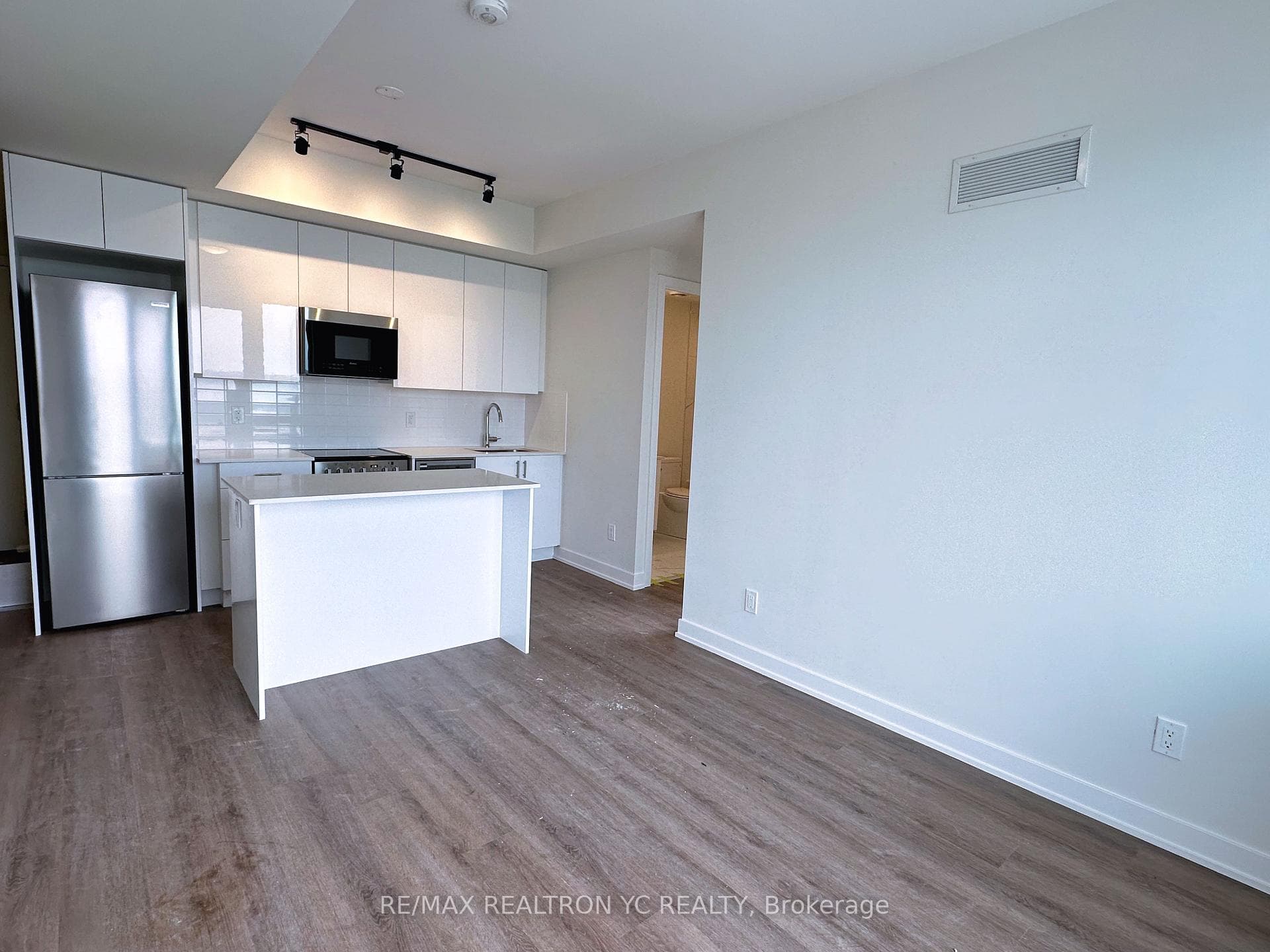 15 Ellerslie Avenue Unit 1005 photo 2