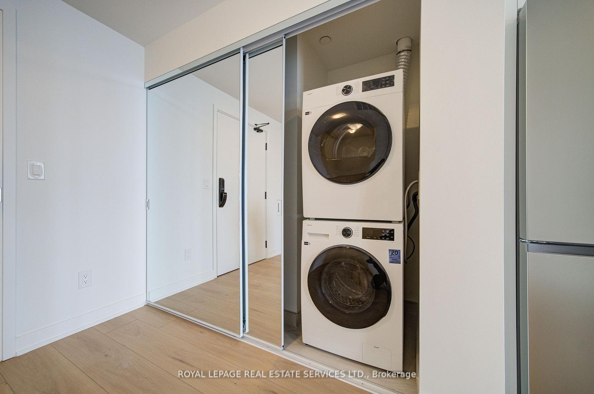 2075 Lakeshore Road Unit 1406 photo 24