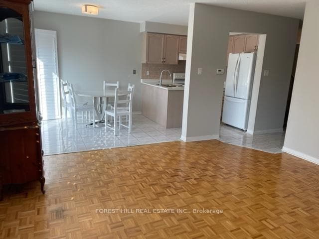 136 Melville Avenue photo 3