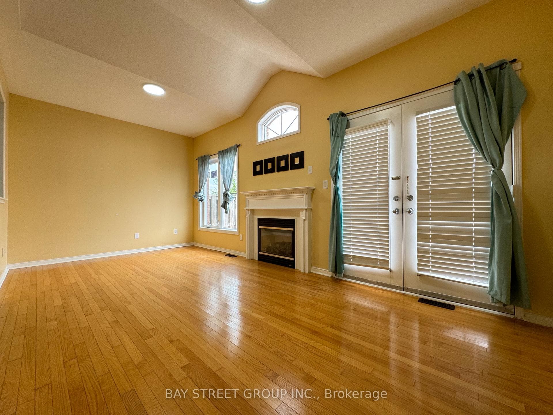7 Vandervoort Drive photo 4