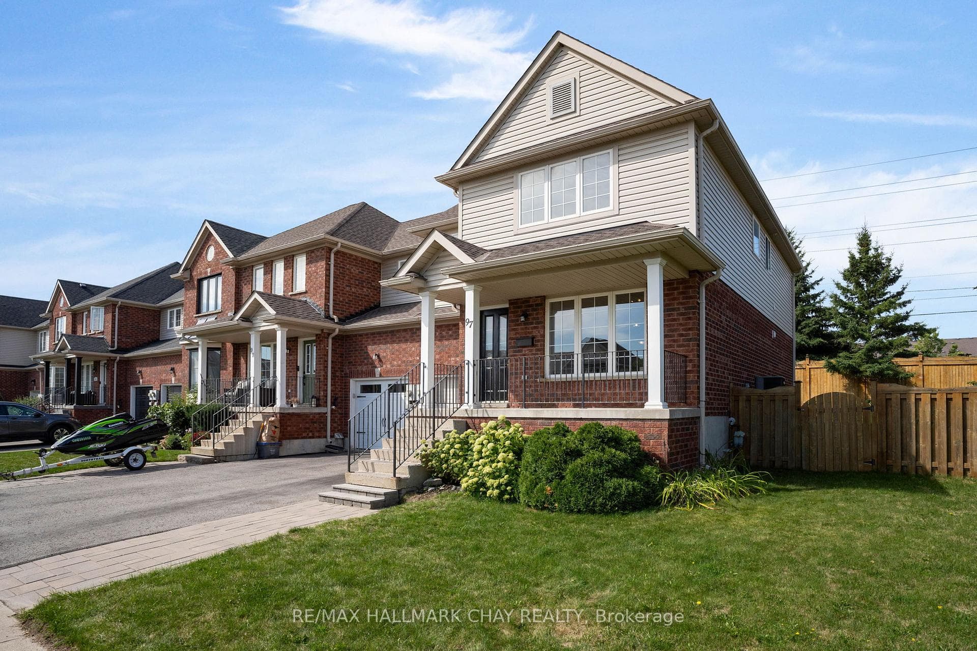 97 Bentley Crescent photo 1