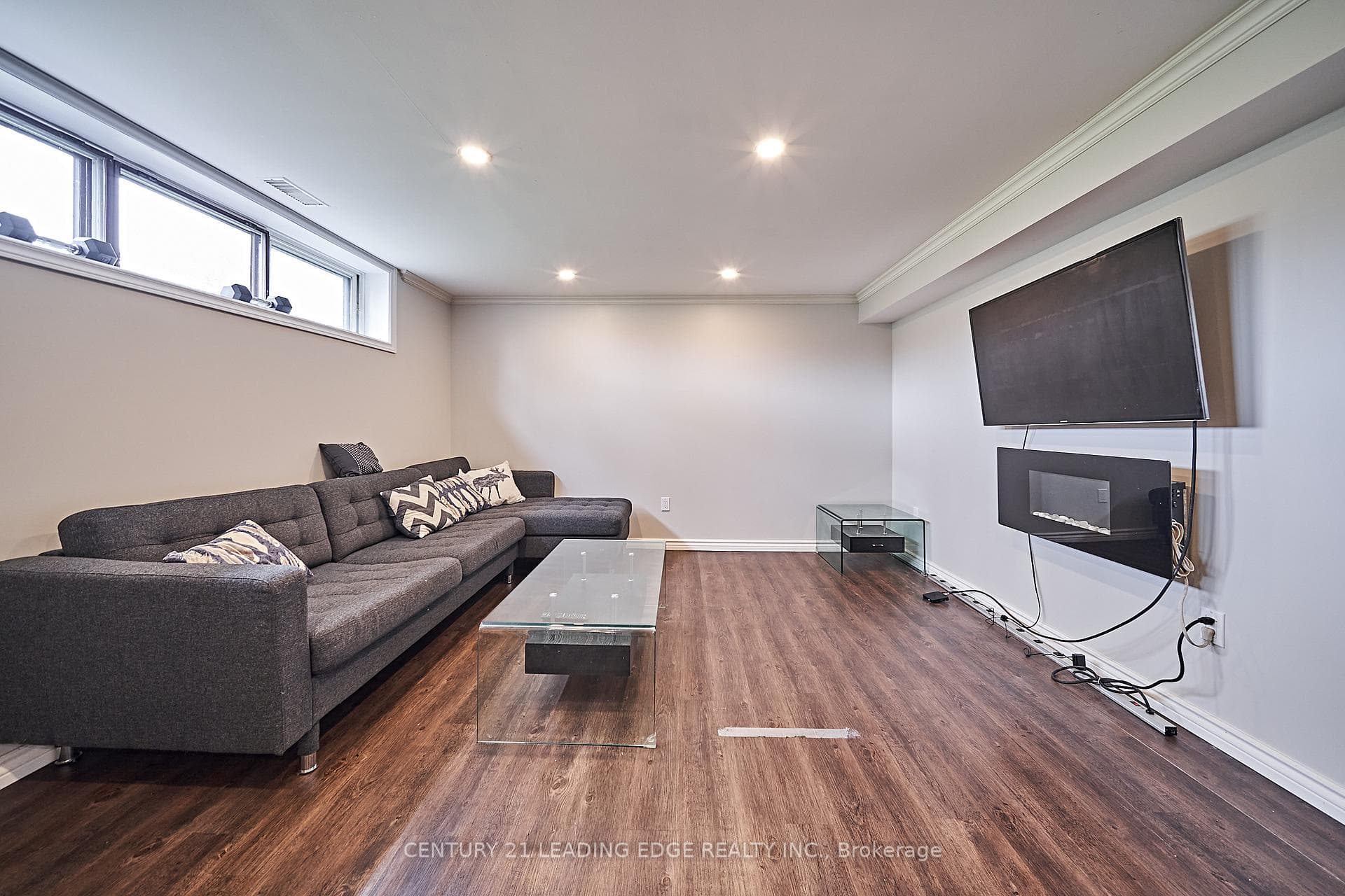 11 JACKMUIR Crescent photo 16