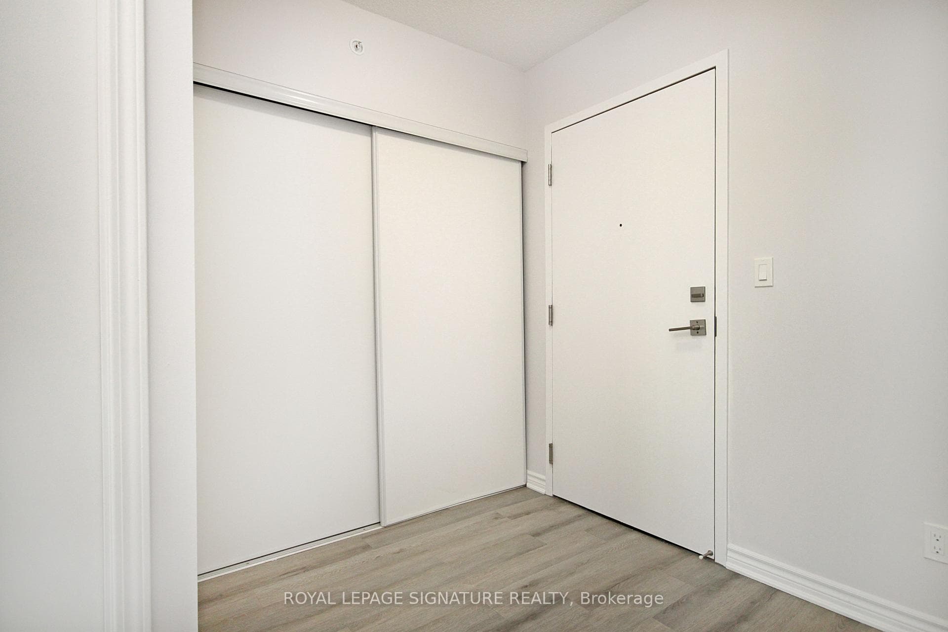 1 Falaise Road Unit 212 photo 2