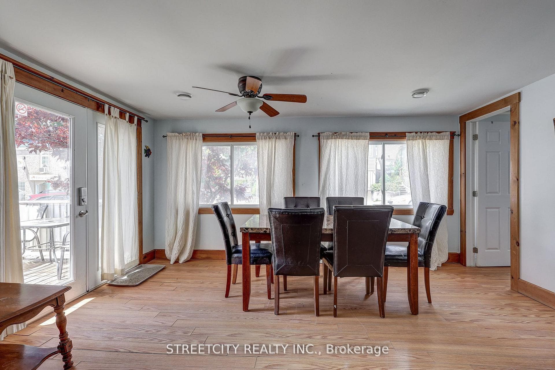 165 William Street photo 8