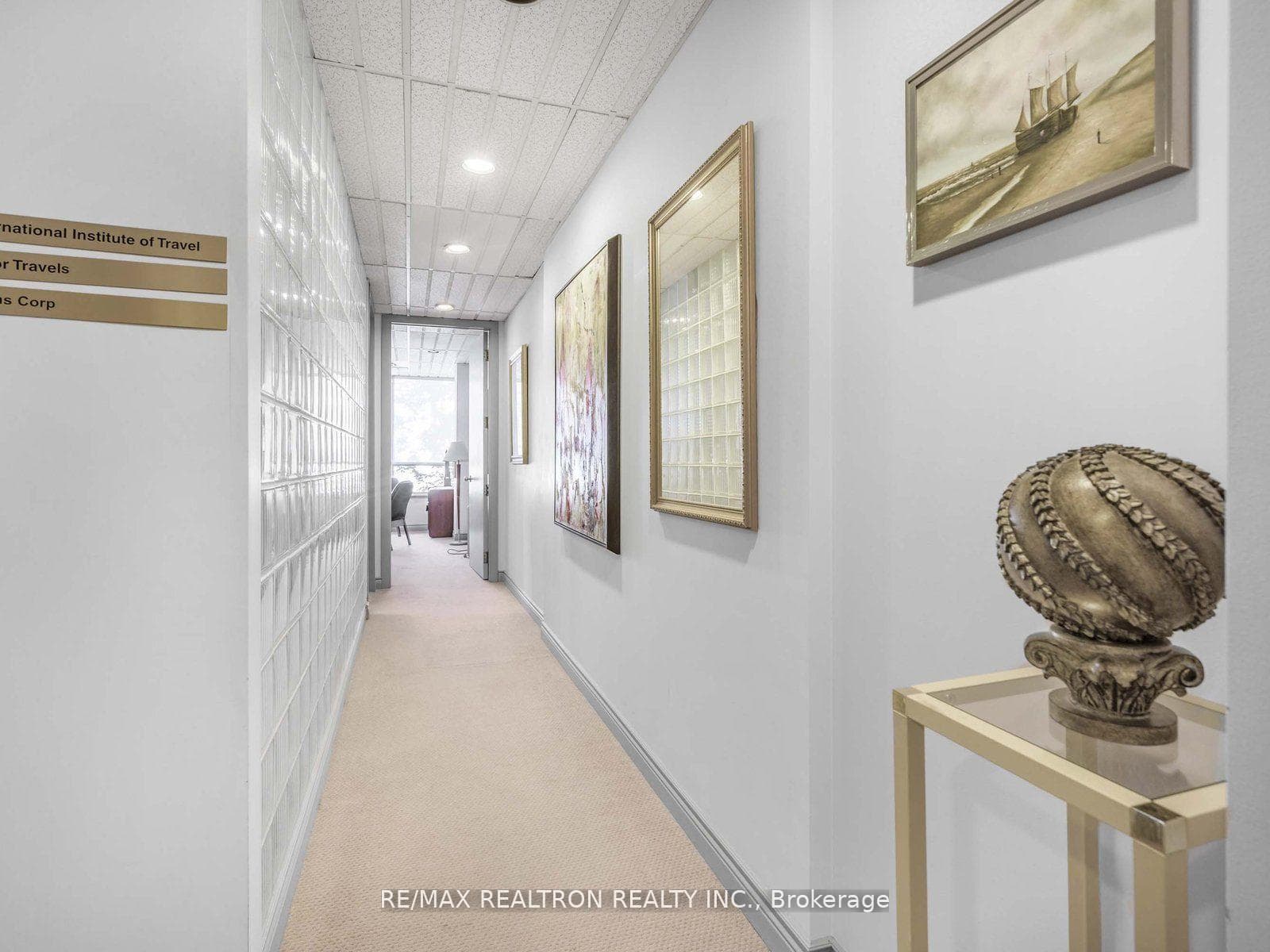 120 Carlton Street Unit 404 photo 8