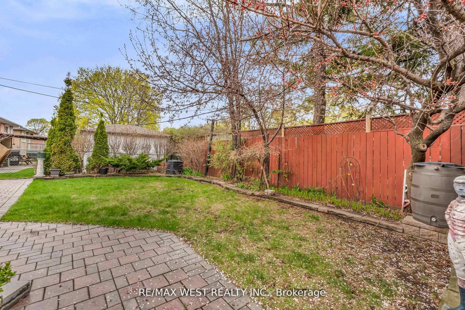 15 Breadner Drive photo 48