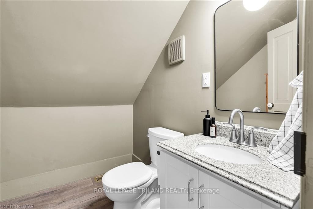2541 COLTSFOOT Drive photo 44