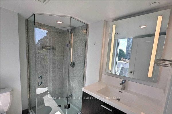 50 Mccaul Street Unit 714 photo 9