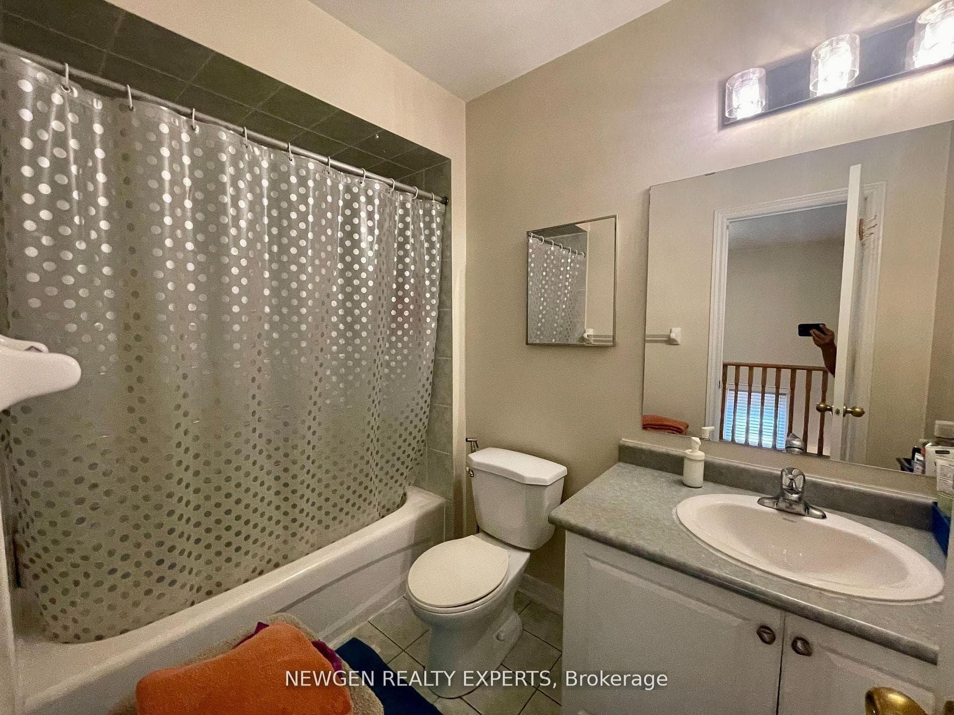 42 Crystalview Crescent Unit #Upper photo 5