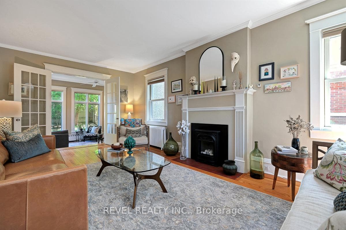320 CLEMOW Avenue photo 5