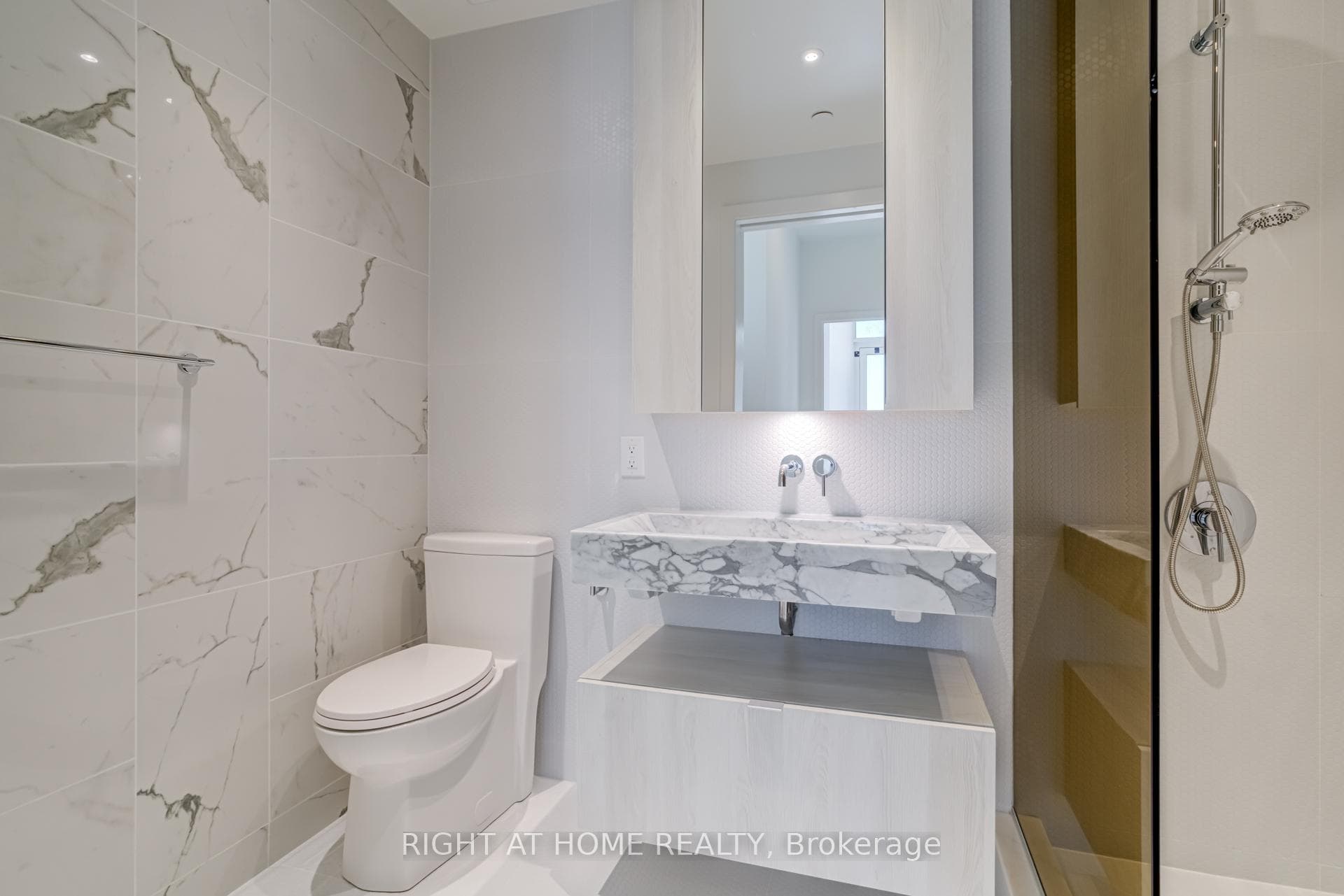 11 Yorkville Avenue Unit 2906 photo 18