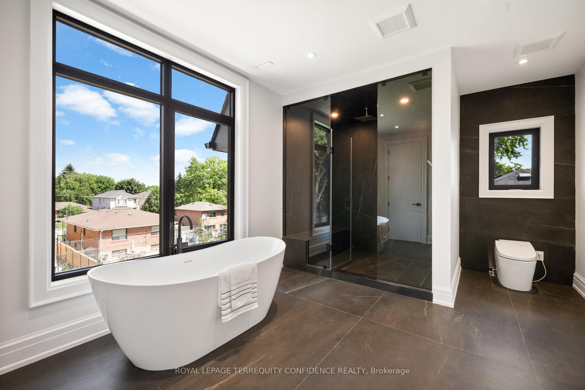 272 Horsham Avenue photo 25