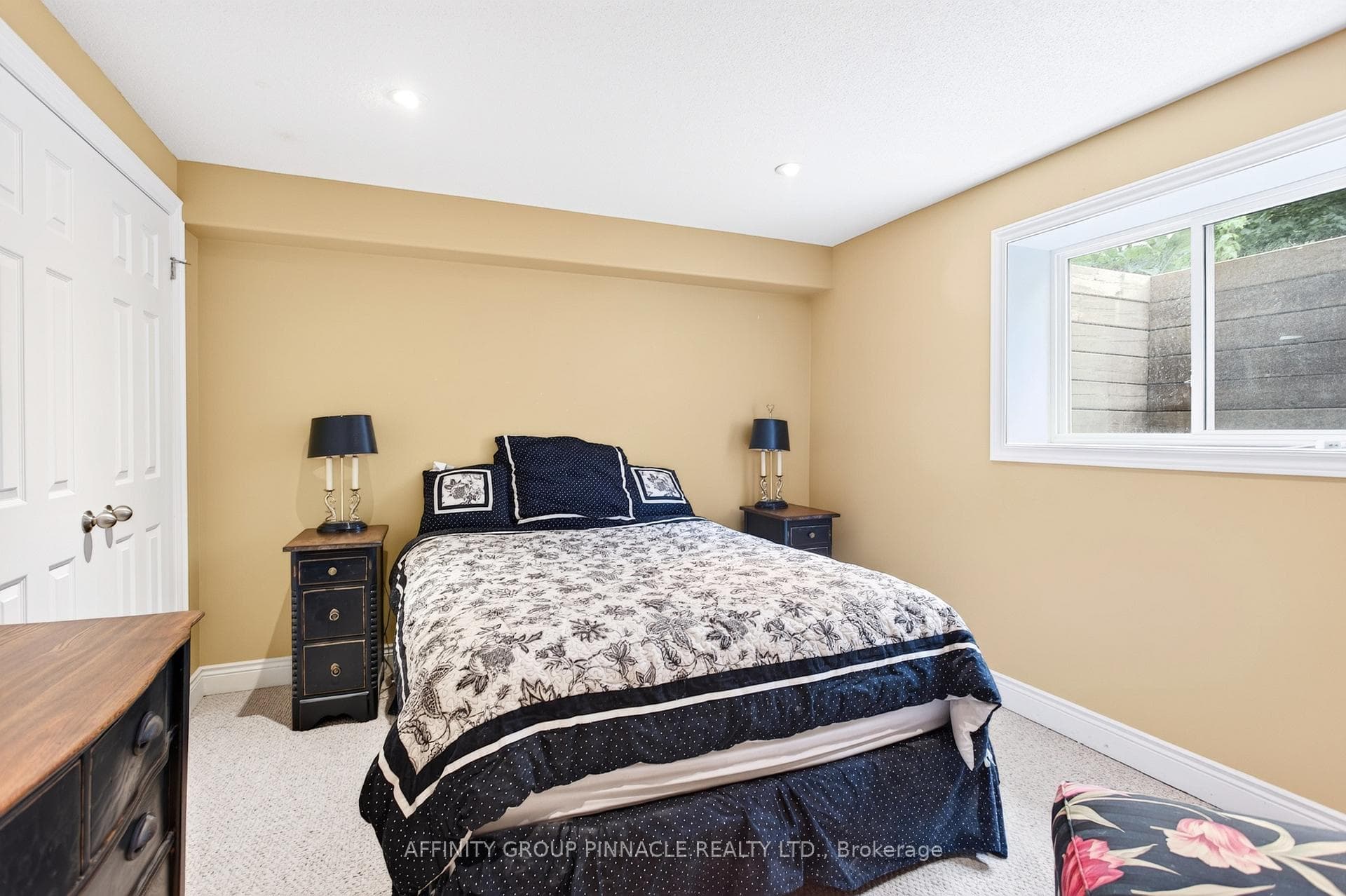 2 Fallingbrook Crescent photo 31