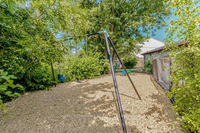 2779 Gananoque Drive Unit 109 photo 37