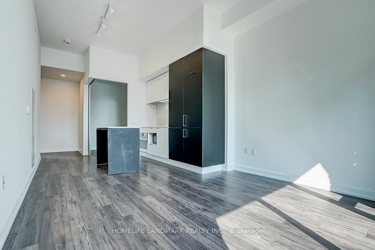 33 HELENDALE Avenue Unit 2004 photo 25