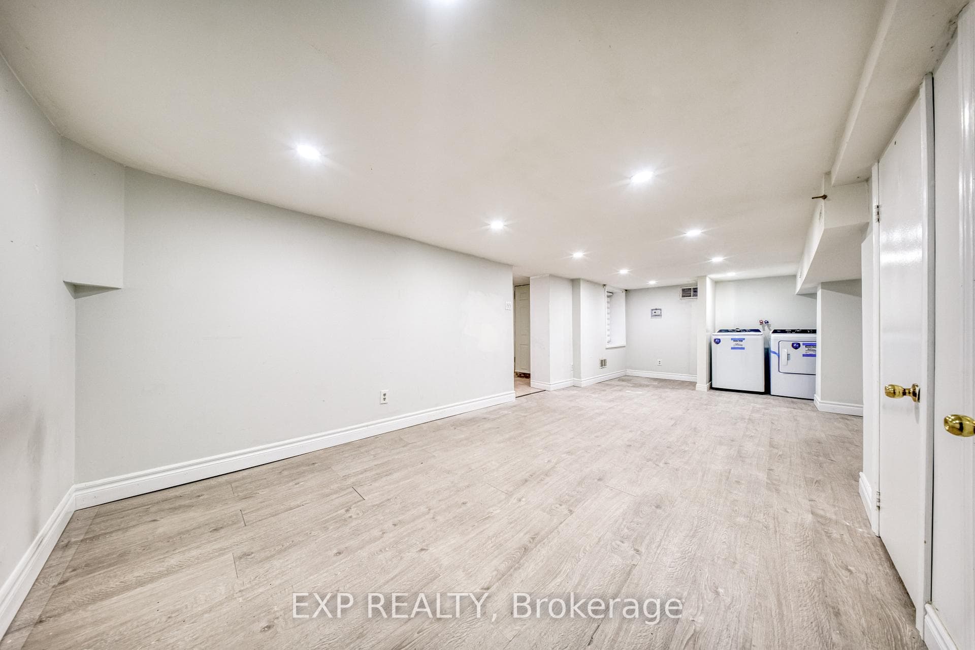 1678 Kingston Road Unit Lower photo 4