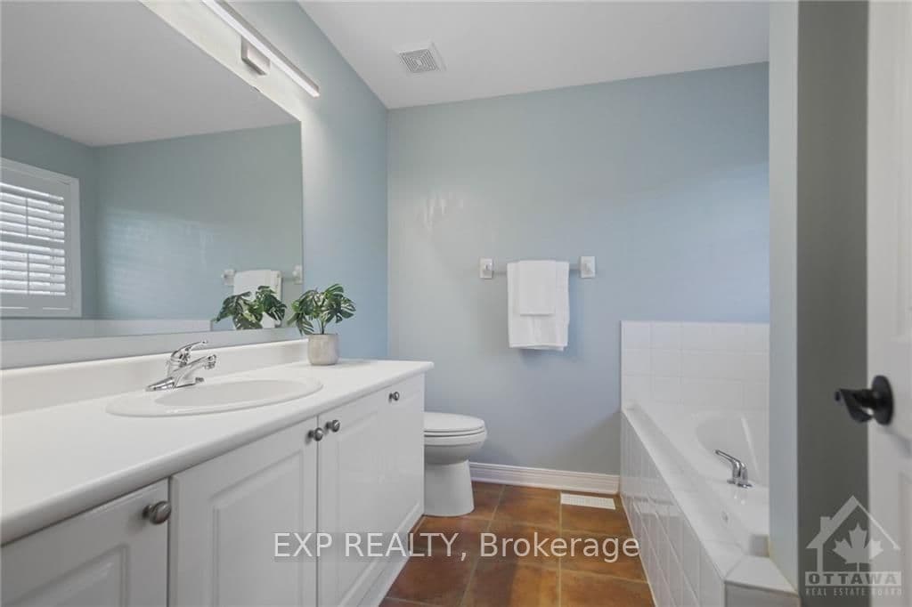 35 UPMINSTER Way photo 16