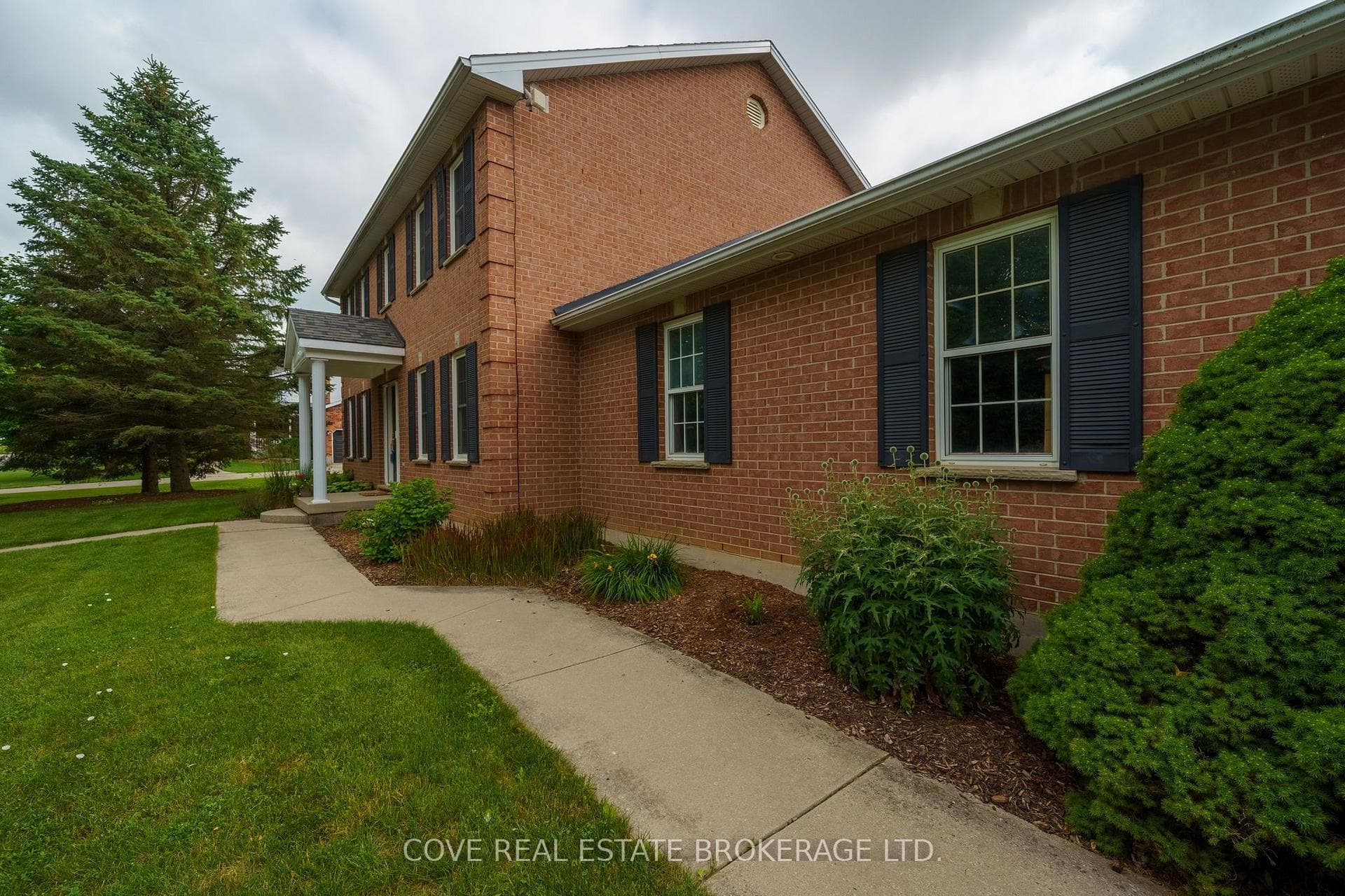 149 Salisbury Drive photo 3