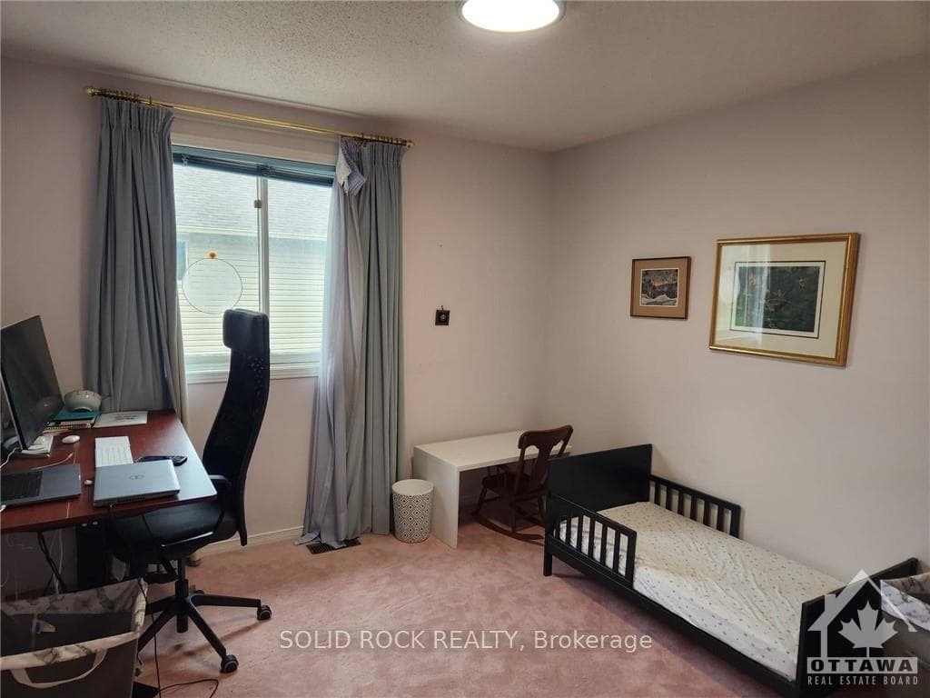 54 HUNTSMAN Crescent photo 13