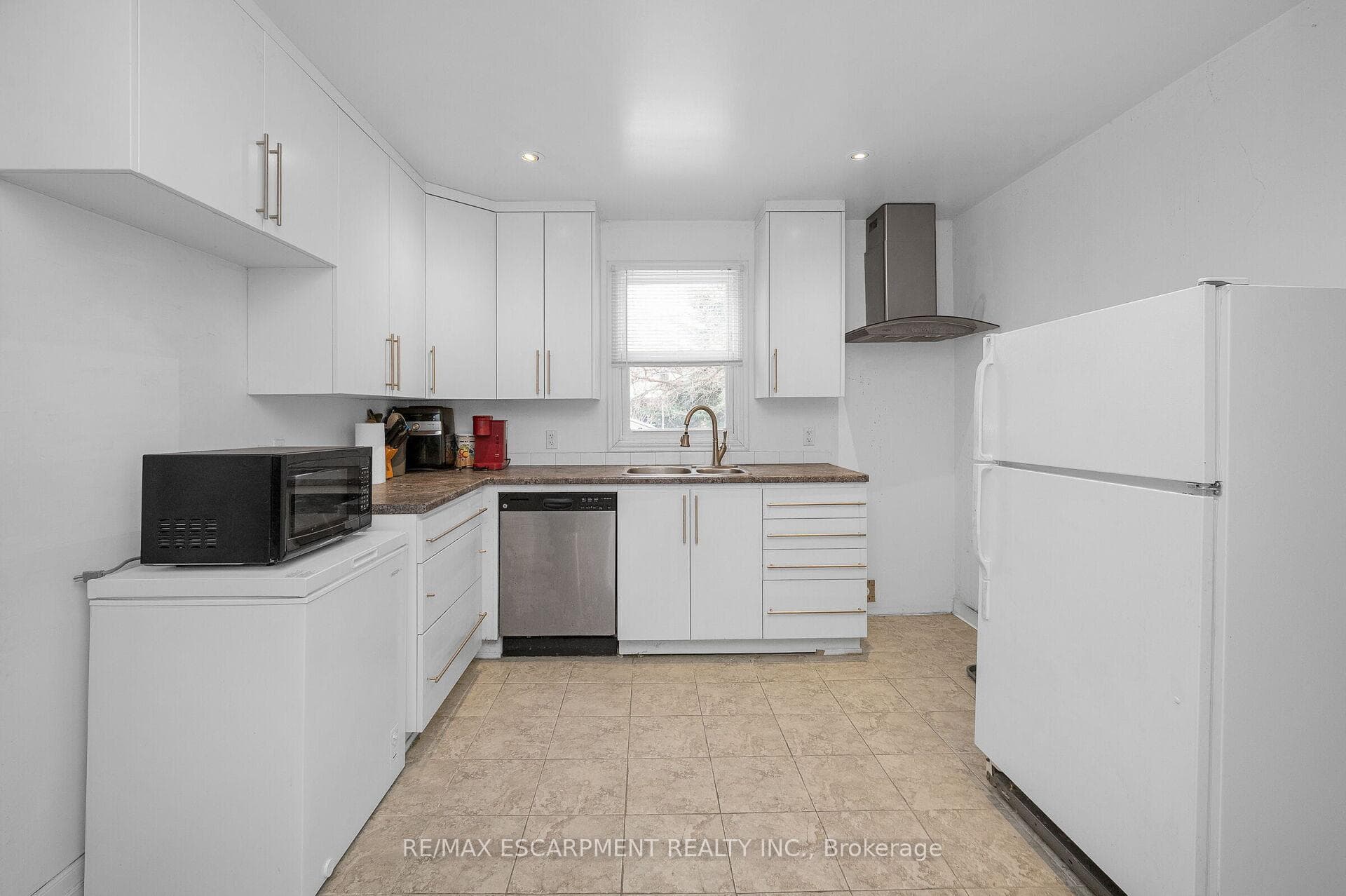 246 Ottawa Street photo 19