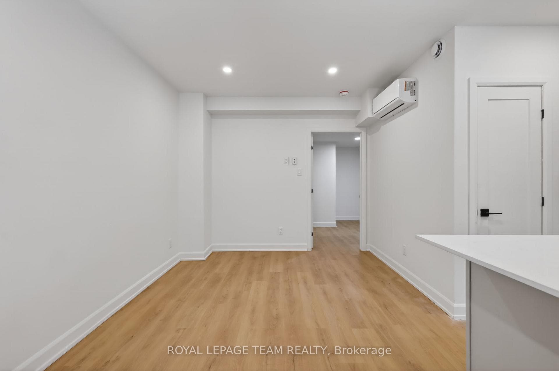 608 Tweedsmuir Avenue Unit B photo 10