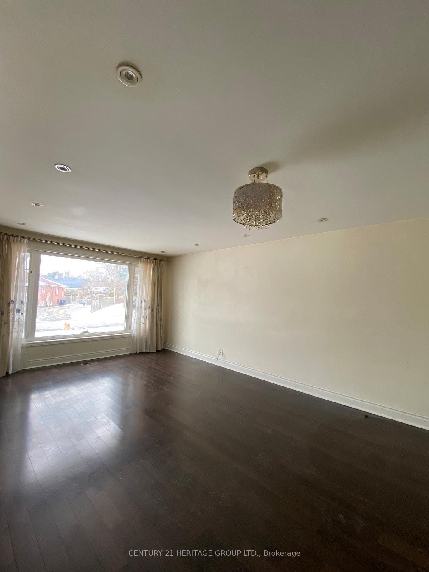 72 Pinemore Crescent Unit main photo 5