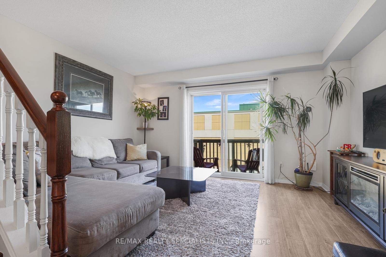 3370 Redpath Circle photo 4